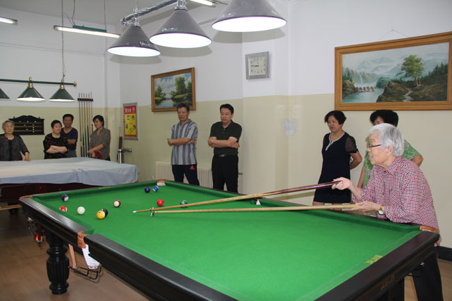 老干部台球比赛进行中.JPG