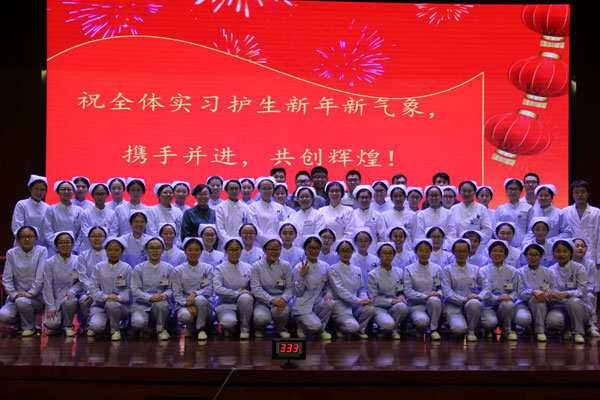 图二：全体师生合影.jpg