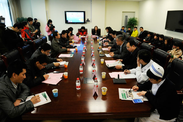 会上讨论矮小症患者的治疗时机和方法.jpg