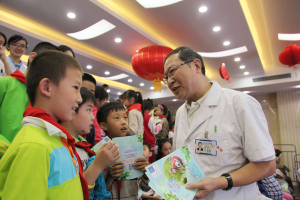 王爷爷表扬我没戴眼镜（经五路小学）.jpg